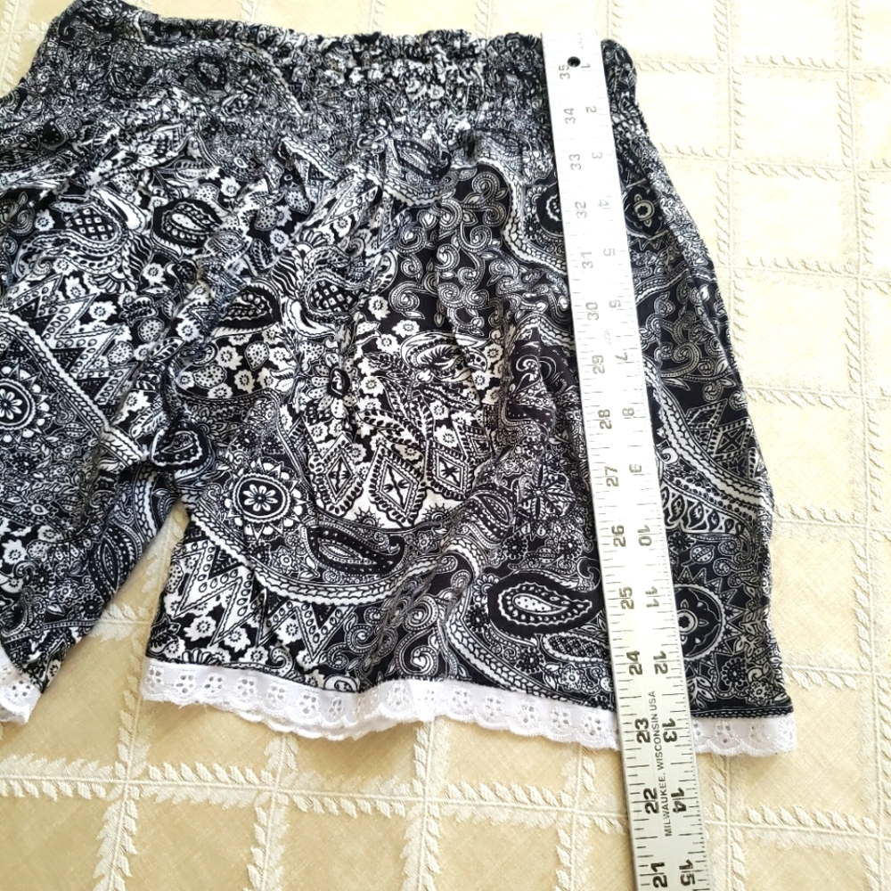 Shorts - Picture 3 of 3